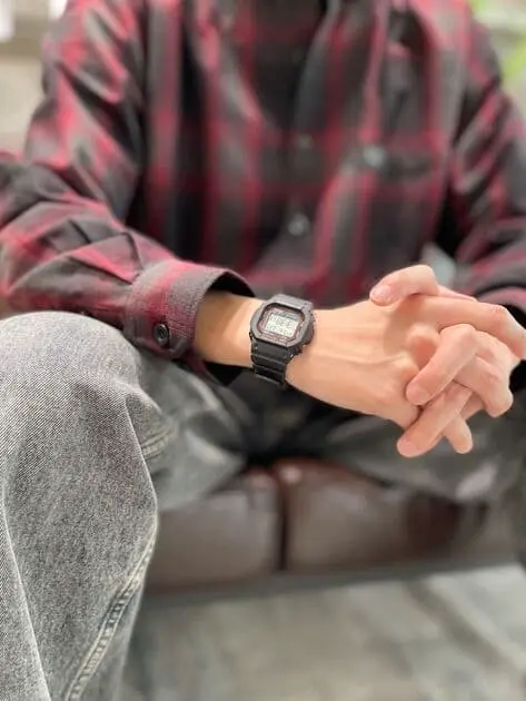 (2) アウトドア・休日のラフなスタイルでの着用