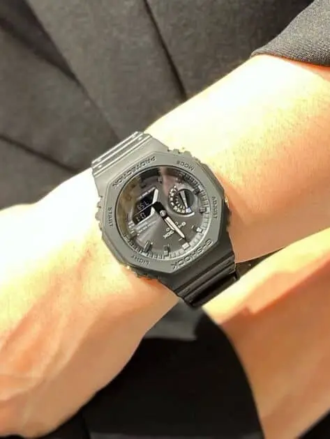 (1) オフィスカジュアル・ビジネスシーンでの着用